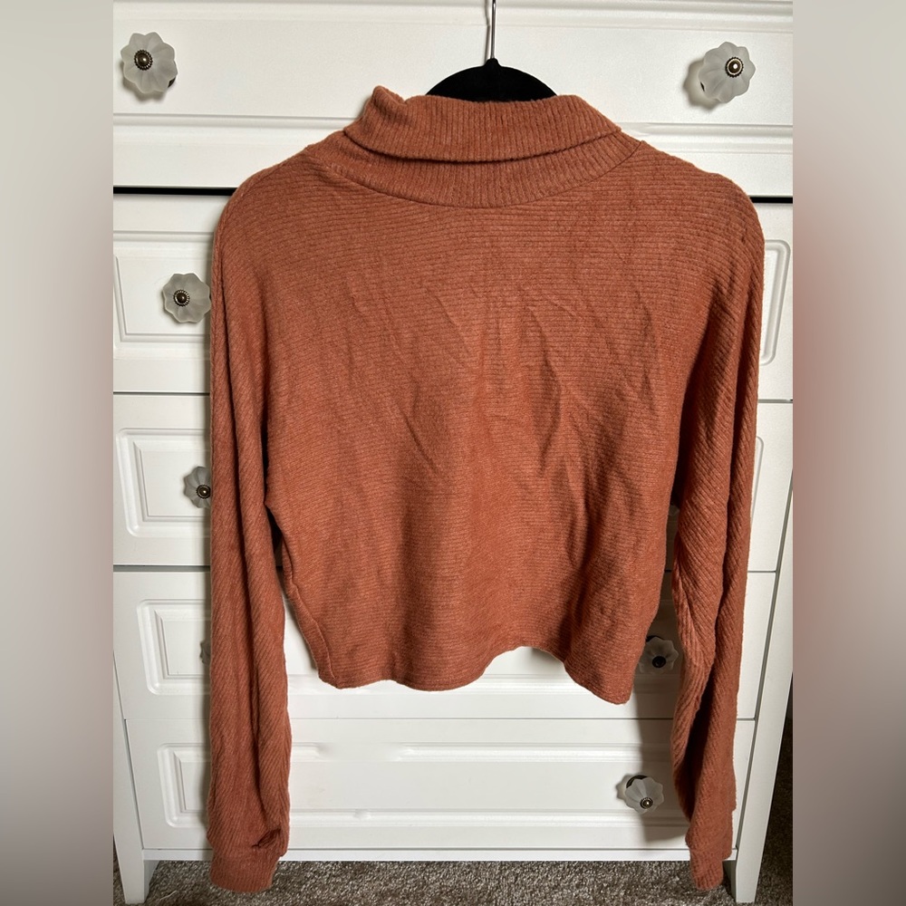 Lulu’s Rust Orange Ribbed Turtleneck Cross Back Top - Picture 4 of 5